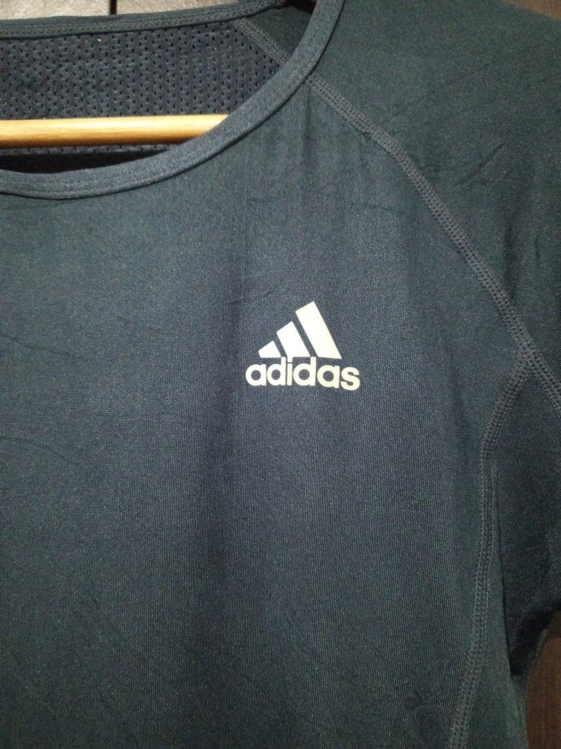 adidas side logo athletic t shirt (Category: Activewear) located in Santa Maria. Submitted by paulo-garcia21 (Listing ID 1467293396, Image 3). Description: small 14 by 21.5 excellent no flaws.