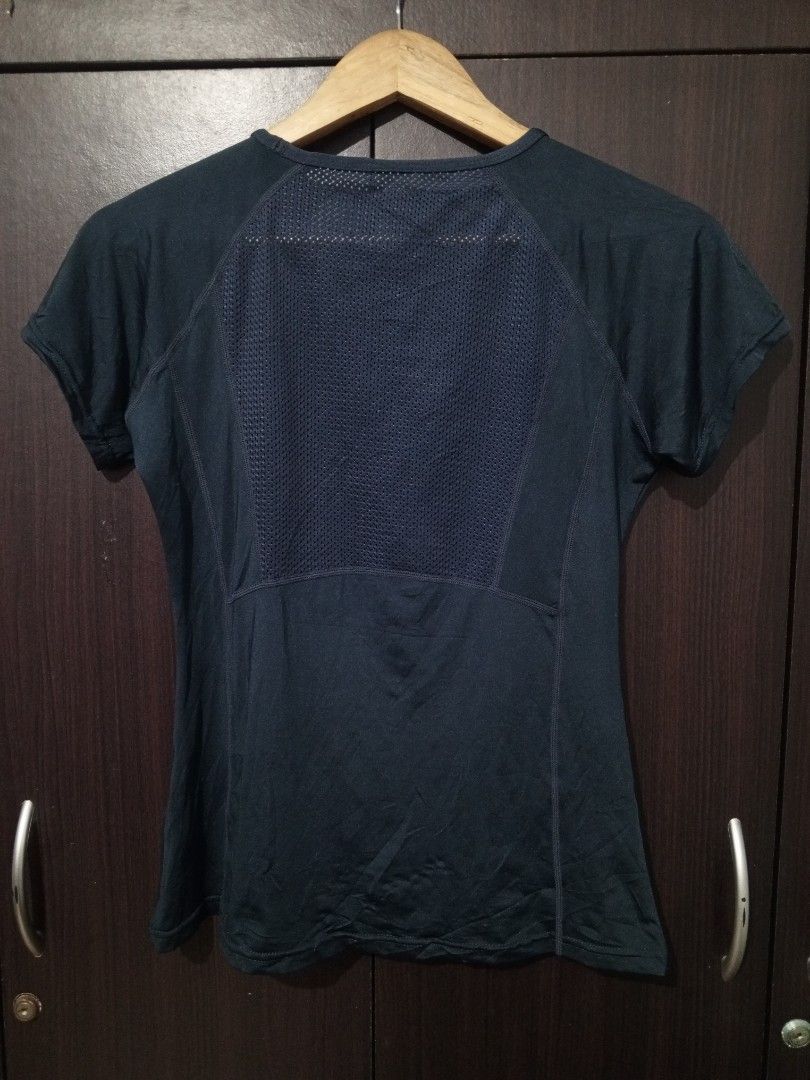 adidas side logo athletic t shirt (Category: Activewear) located in Santa Maria. Submitted by paulo-garcia21 (Listing ID 1467293396, Image 2). Description: small 14 by 21.5 excellent no flaws.