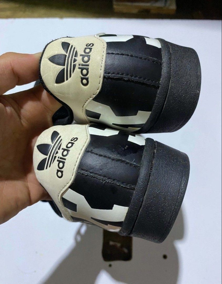 Adidas Super Star Authentic (Category: Casual Shoes) located in Bacolod City. Submitted by claiiyy (Listing ID 1467220677, Image 2). Description: SIZE 40 PM FOR MORE DETAILS .