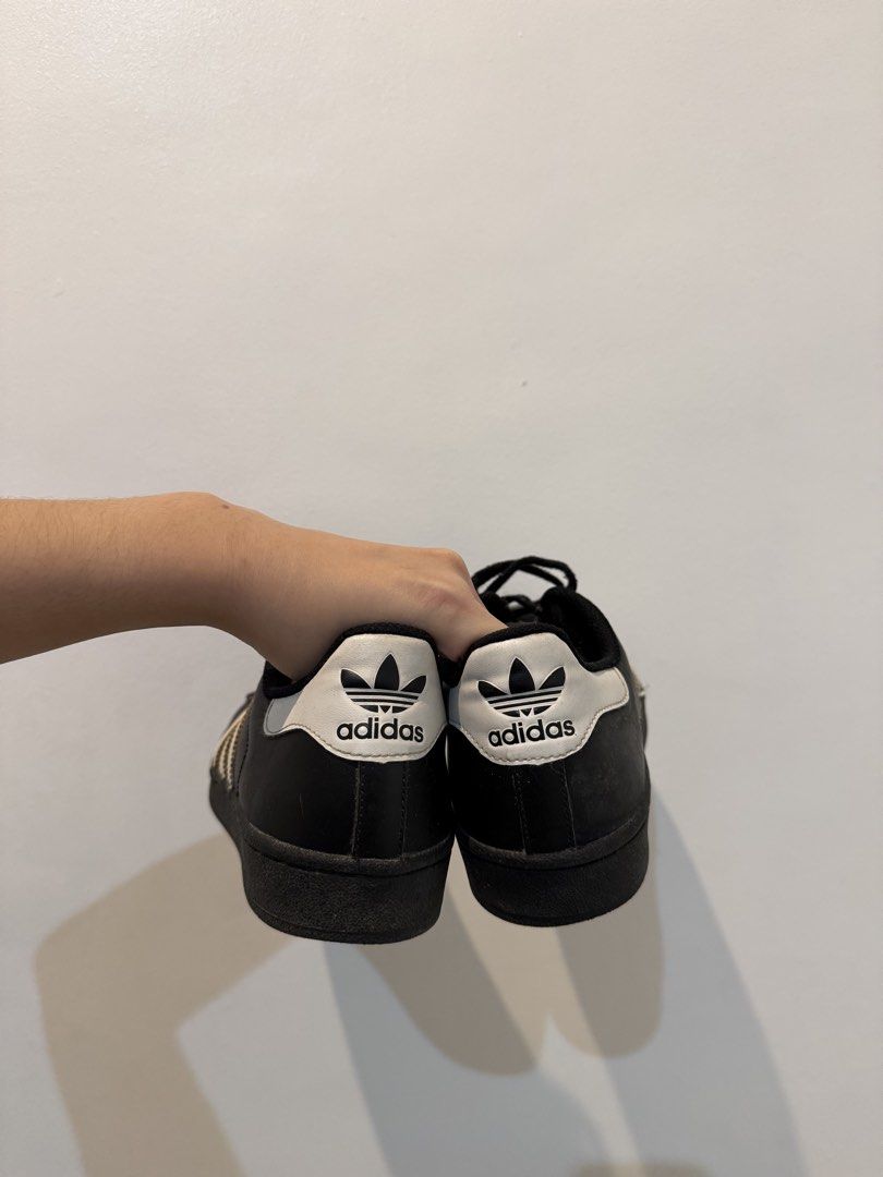 Adidas Superstar (Category: Casual Shoes) located in Mandaue City. Submitted by meh.soh (Listing ID 1467267179, Image 2). Description: Adidas Superstar II (100% original) Size: 7 US/UK 1/2 but can fit 8 as well Original price is at 6,000 Note: need wash, na abugan and wala na magamit that’s why selling it for a cheap price. Used na please manage your expectations but condition is still very good even the sole wala pa nahilis. Mode of Payment: Gca