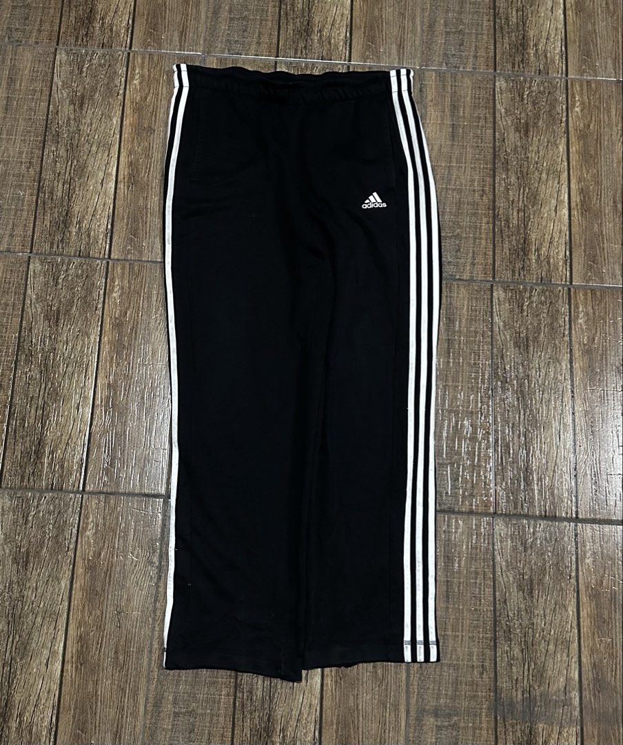 ADIDAS SWEATPANTS (Category: Joggers) located in Manila. Submitted by urban-vintage_2 (Listing ID 1467176457, Image 3). Description: ISSUE: SEE THE PICS FOR ISSUE (NEED WASH) MOP :GCASH (NO COD) SHIP VIA: LALAMOVE & J&T LOCATION: PASIG CITY LENGTH: 42 WIDTH : 34-38.