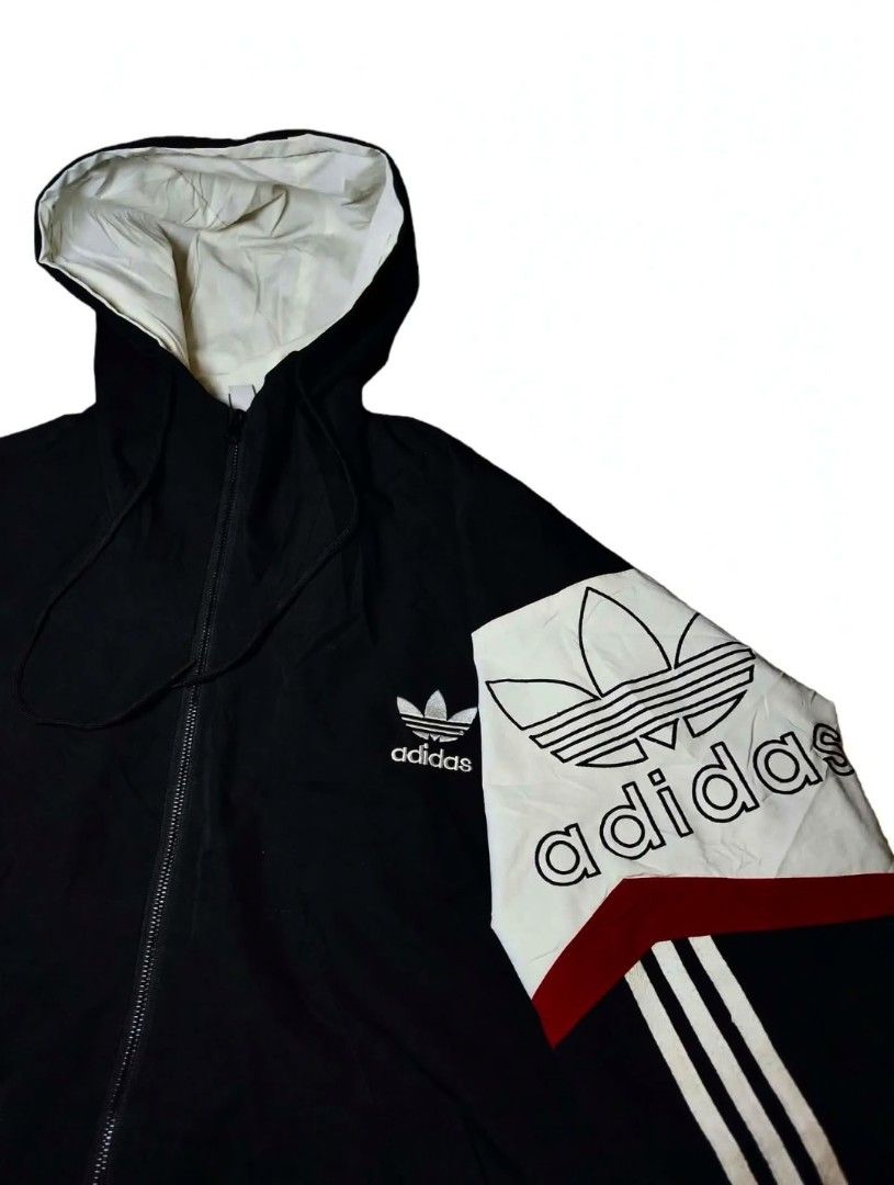 Adidas windbreaker 🔥 (Category: Coats, Jackets and Outerwear) located in Cadiz. Submitted by lyle_ejes0120 (Listing ID 1467313650, Image 3). Description: Adidas windbreaker🔥 Side logo and chest both embroidered and two pockets on front. L on tag Dimes Length 27 Width 25 Length of sleeve 23 Like new condition No issues Color rate 10/10.