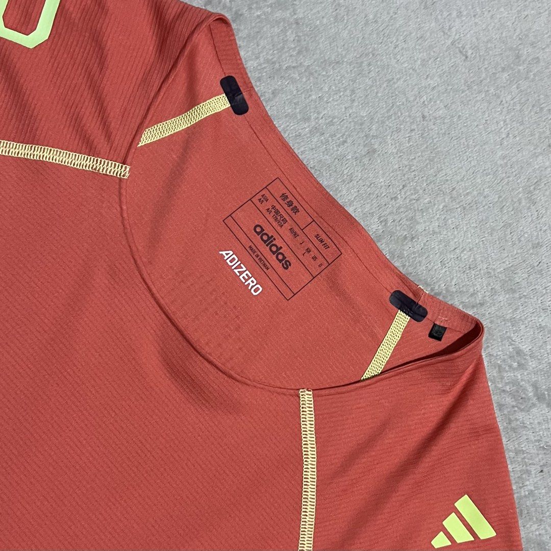 Adizero womens longsleeves (Category: Activewear) located in Bacoor. Submitted by xaviergilan29 (Listing ID 1467323189, Image 2). Description: Adìzērö womens longlseeves •Good as new •seamless, very lightweight •XL on tag (tight fit, medium - large fittings) Length: 23 (front) 23.5 (back) Width: 18.5 •890PHP.