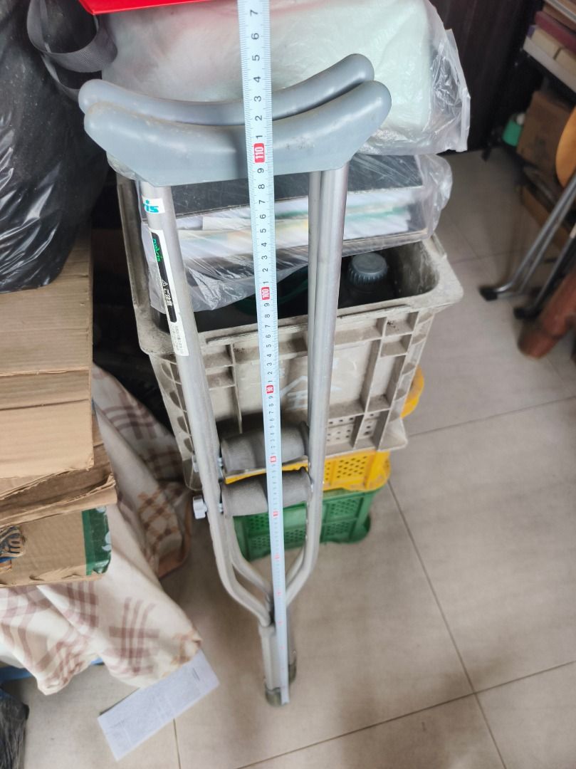 Adjustable Aluminum Underarm Crutches (Category: Medical Supplies & Tools) located in San Leonardo. Submitted by burgossanleonardo.12345 (Listing ID 1467182745, Image 3). Description: - Branded Pair of standard aluminum underarm crutches - Lightweight yet durable metal frame - Fully adjustable height and hand grips with secure screw knobs - Comfortable grey rubber underarm pads and grips - Ideal mobility aid for recovery after leg injuries or sur