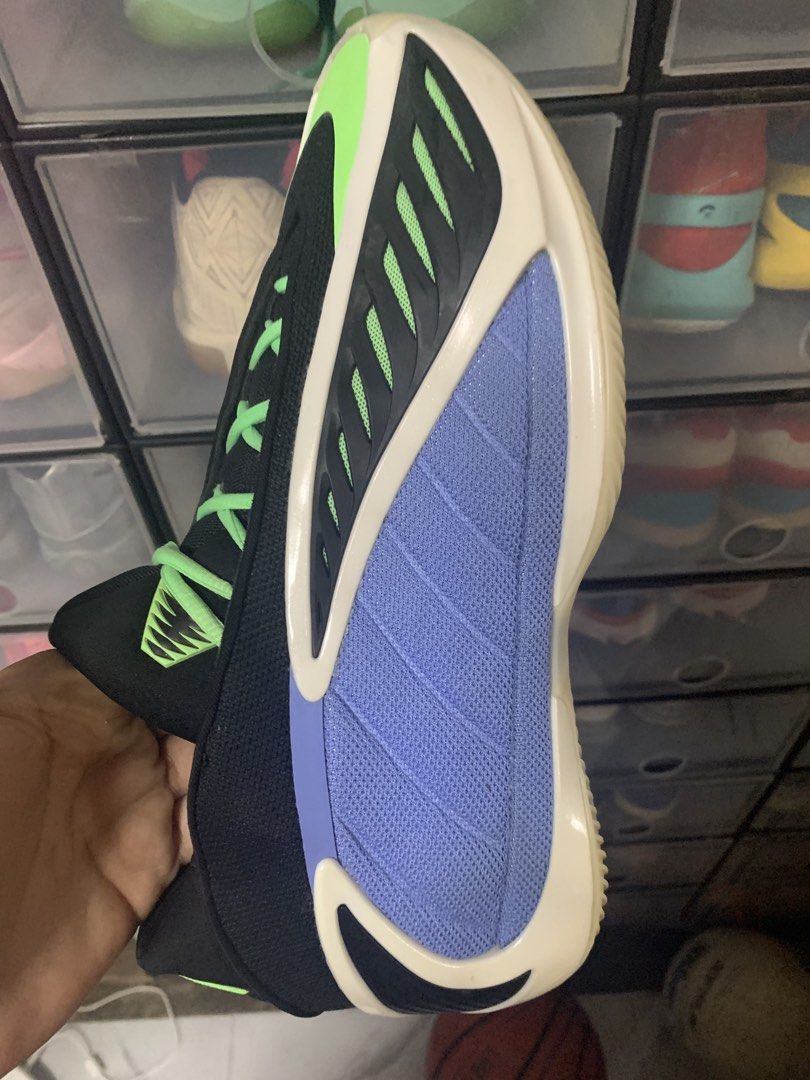 AE2 "fussion blue" (Category: Sneakers) located in Baras. Submitted by pedro_09 (Listing ID 1467201945, Image 1). Description: - Size 10.5 - used once - with og box and extra lace - 9/10 condition .