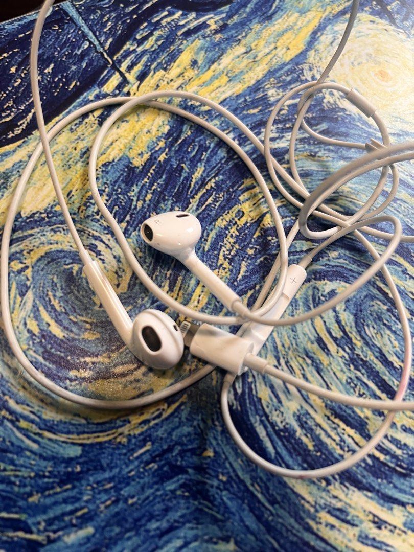 Affordable quality earphones 😍👌🏻 (Category: Earphones) located in Malolos. Submitted by afford.japan (Listing ID 1467225893, Image 3). Description: Affordable quality earphones 😍👌🏻.