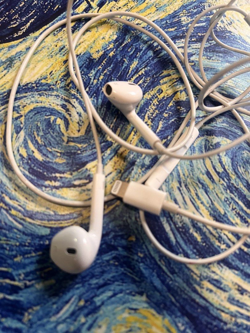 Affordable quality earphones 😍👌🏻 (Category: Earphones) located in Malolos. Submitted by afford.japan (Listing ID 1467225893, Image 2). Description: Affordable quality earphones 😍👌🏻.