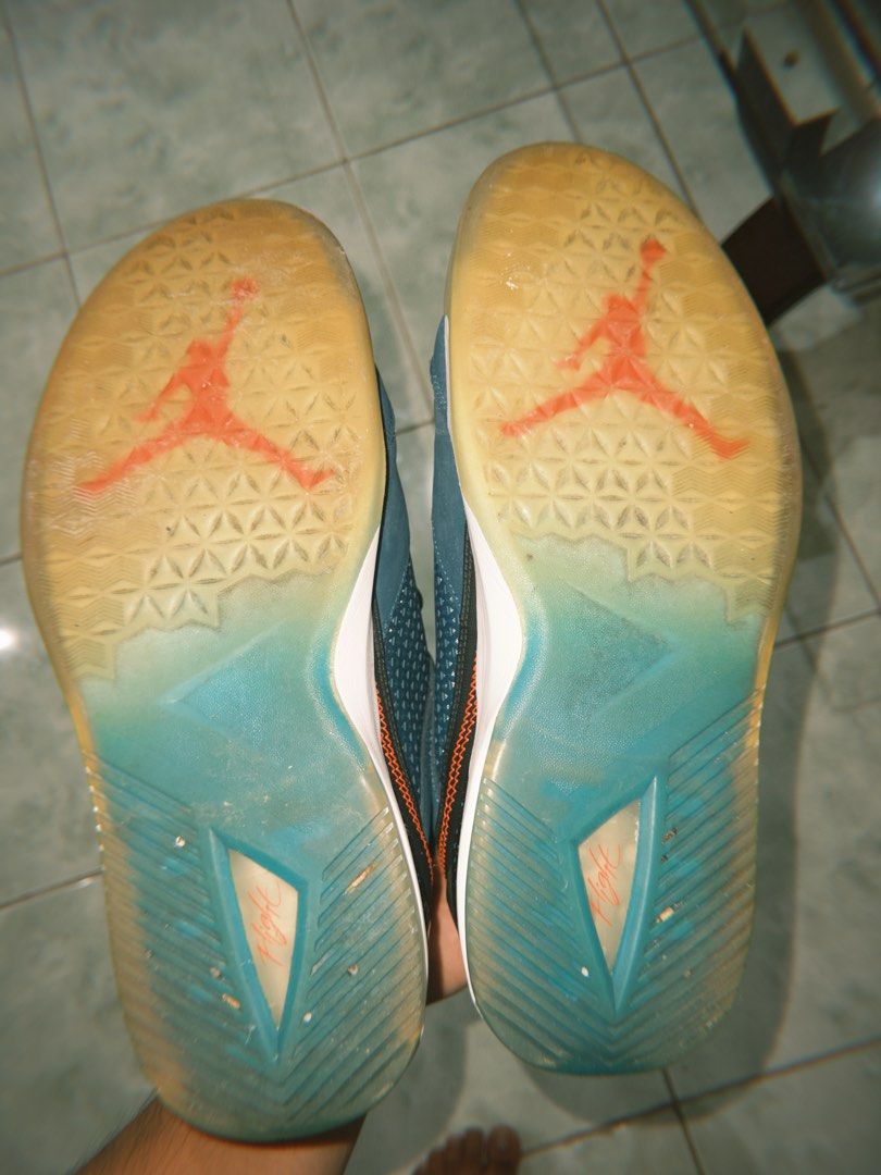 Air Jordan Flight Remix (Category: Sneakers) located in Nabua. Submitted by greenfreak28931 (Listing ID 1467232475, Image 3). Description: Color: Space Blue / Infrared 23 - Tropical Teal Size: 11.5 Color rating: 9/5 need wash lang Condition: used but not abused Issue: no box but 100% orig naiwan lang sa US yung box . No sole separation Rfs: stock na hindi na nagagamit kaya naalikabukan na, sayang din kapag nasira pag nagtagal. MOP: gcash .