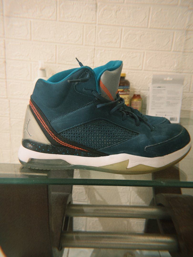 Air Jordan Flight Remix (Category: Sneakers) located in Nabua. Submitted by greenfreak28931 (Listing ID 1467232475, Image 2). Description: Color: Space Blue / Infrared 23 - Tropical Teal Size: 11.5 Color rating: 9/5 need wash lang Condition: used but not abused Issue: no box but 100% orig naiwan lang sa US yung box . No sole separation Rfs: stock na hindi na nagagamit kaya naalikabukan na, sayang din kapag nasira pag nagtagal. MOP: gcash .