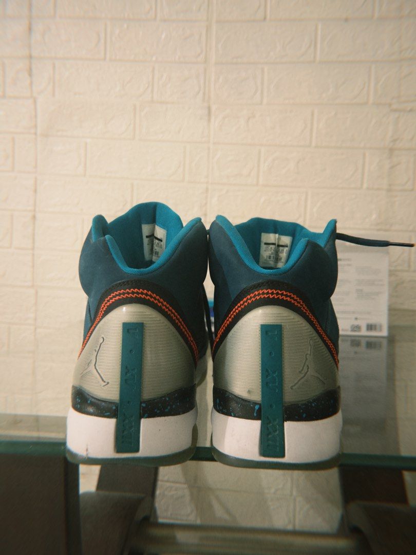 Air Jordan Flight Remix (Category: Sneakers) located in Nabua. Submitted by greenfreak28931 (Listing ID 1467232475, Image 1). Description: Color: Space Blue / Infrared 23 - Tropical Teal Size: 11.5 Color rating: 9/5 need wash lang Condition: used but not abused Issue: no box but 100% orig naiwan lang sa US yung box . No sole separation Rfs: stock na hindi na nagagamit kaya naalikabukan na, sayang din kapag nasira pag nagtagal. MOP: gcash .
