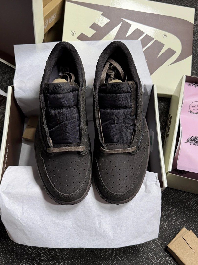 AJ1 Travis Scott Velvet Brown (Category: Sneakers) located in Caloocan City. Submitted by dr3nflipz (Listing ID 1467332705, Image 3). Description: Size 44.5 GX BATCH Brand New North Caloocan/ Fairview loc.