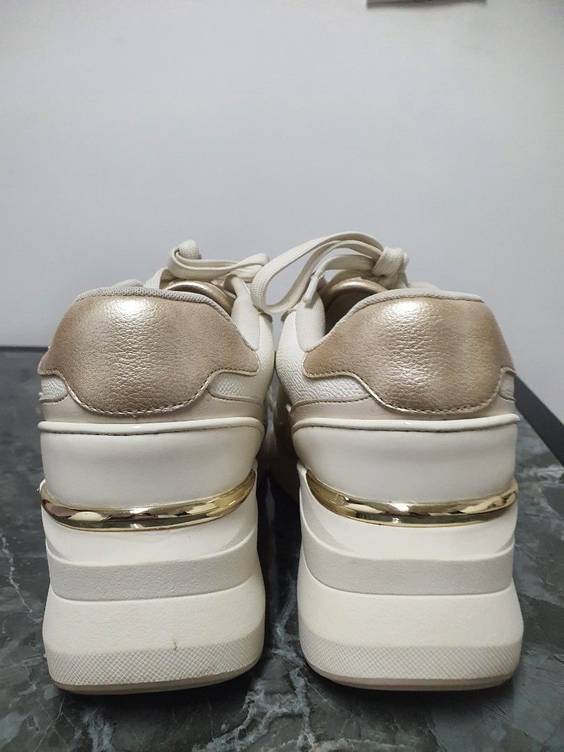 Aldo flower garden shoes (Category: Sneakers) located in Legazpi City. Submitted by andrxia (Listing ID 1467354994, Image 3). Description: Used twice only good as new size 38.