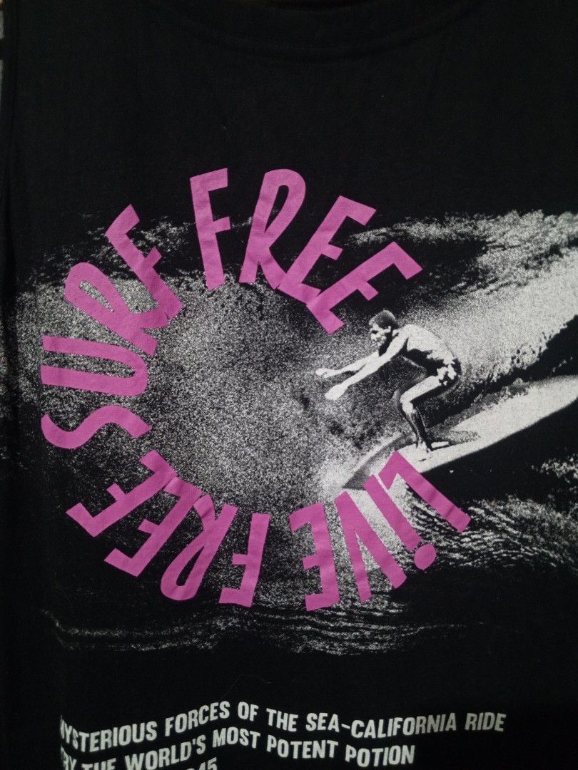 Alexander Mcqueen Surf T shirt (Category: Luxury Apparel) located in Santa Maria. Submitted by paulo-garcia21 (Listing ID 1467266708, Image 2). Description: med fittings 17.5 by 28 no flaws excellent.