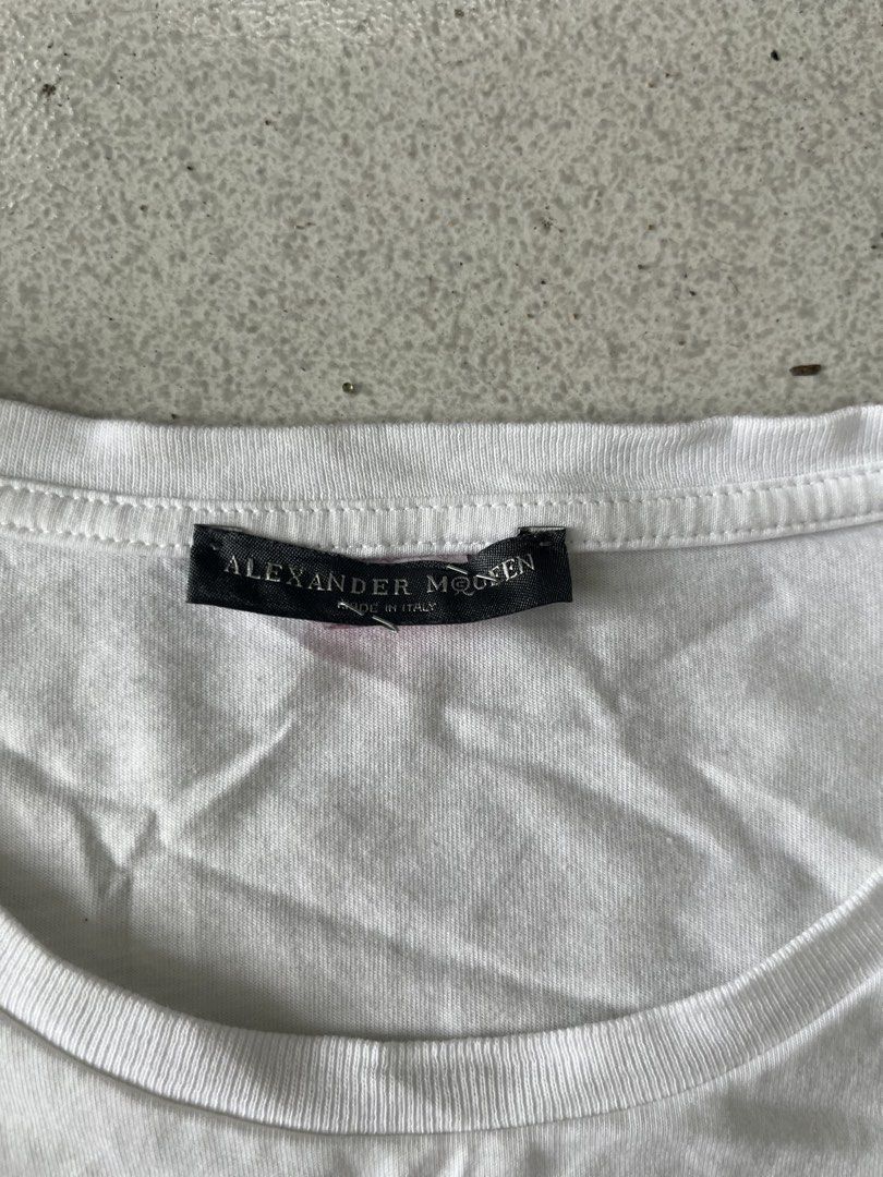 Alexander MQueen (Category: Shirts) located in Lipa City. Submitted by deligrind (Listing ID 1467170328, Image 3). Description: .