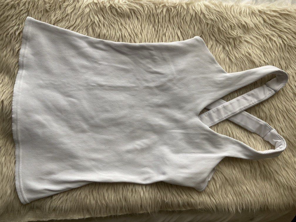 Alo white ribbed tank top (Category: Activewear) located in Pasig City. Submitted by sandace (Listing ID 1467209114, Image 1). Description: Authentic .