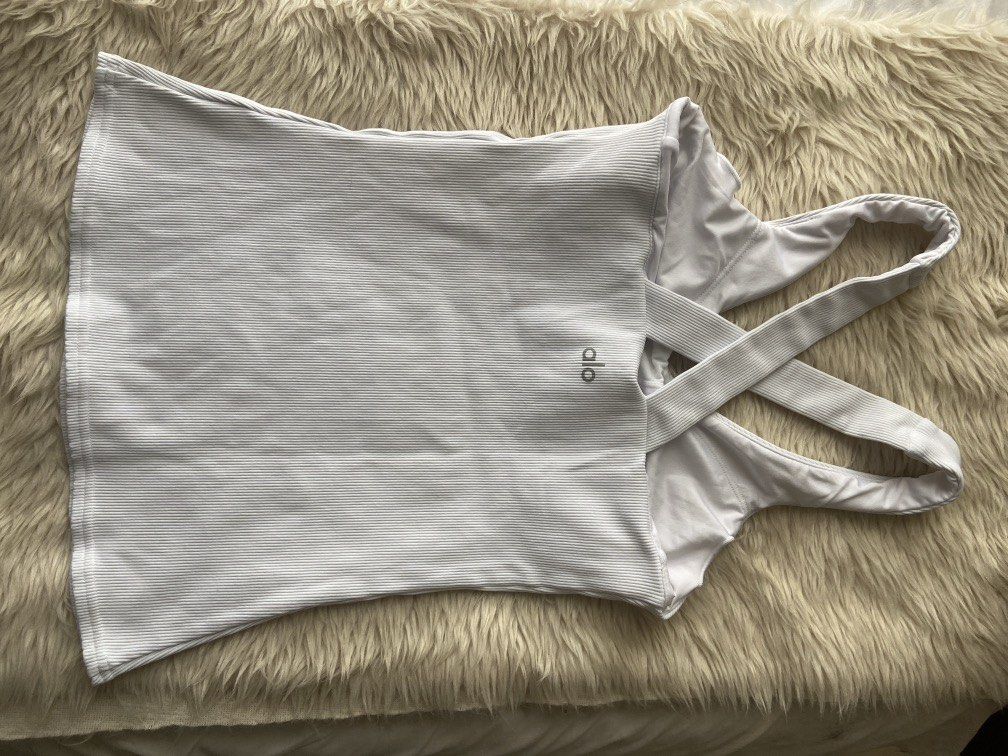 Alo white ribbed tank top (Category: Activewear) located in Pasig City. Submitted by sandace (Listing ID 1467209114, Image 2). Description: Authentic .