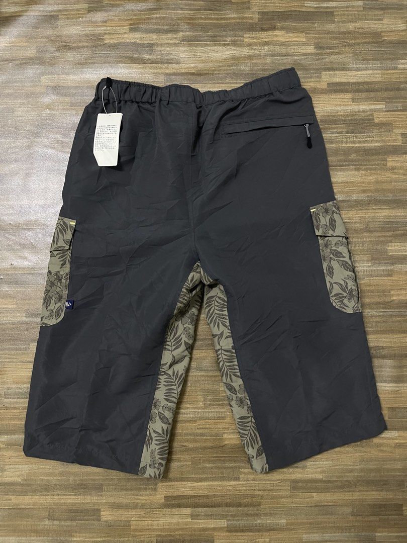 Alpine design 3 quater cargo, Men's Fashion, Bottoms, Shorts on Carousell