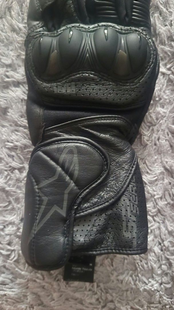 Alpinestars SP-2 V3 Motorcycle Gloves (Category: Gloves) located in Taguig. Submitted by alyaspowpow (Listing ID 1467203336, Image 2). Description: For sale !!! Alpinestars SP-2 V3 Motorcycle Gloves – Size: Large (EU L) Color: Black Full-grain leather with reinforced goat leather Protection: Hard TPU knuckle protector and palm slider Additional features: Finger-bridge protection, pre-curved fingers, ventilation, touchscreen-compatible fingertips 