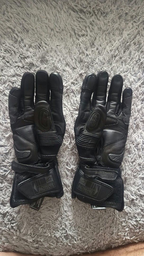 Alpinestars SP-2 V3 Motorcycle Gloves (Category: Gloves) located in Taguig. Submitted by alyaspowpow (Listing ID 1467203336, Image 3). Description: For sale !!! Alpinestars SP-2 V3 Motorcycle Gloves – Size: Large (EU L) Color: Black Full-grain leather with reinforced goat leather Protection: Hard TPU knuckle protector and palm slider Additional features: Finger-bridge protection, pre-curved fingers, ventilation, touchscreen-compatible fingertips 