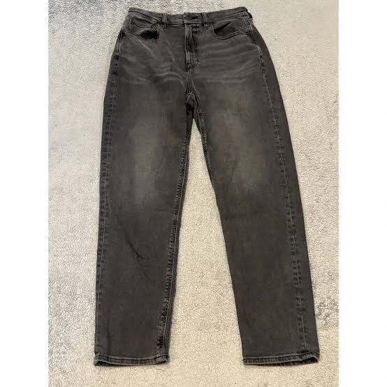 American Eagle Curvy Mom Jeans (Category: Jeans) located in Manila. Submitted by ilyhana444 (Listing ID 1467335649, Image 2). Description: Size US 02 Gcash Payment Payment first no COD Lalamove or GoGoExpress delivery delivery fee must be shouldered by buyer. No Last Price No reservation .