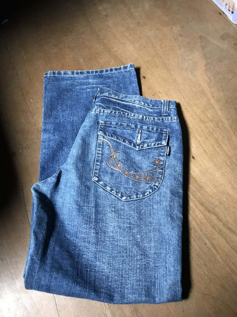 American texas (Category: Jeans) located in Manila. Submitted by thriftnicarl.3 (Listing ID 1467325738, Image 3). Description: waist - 34 length - 43.3 thigh - 13 leg opening - 10.3 price - 299 Free via jnt.