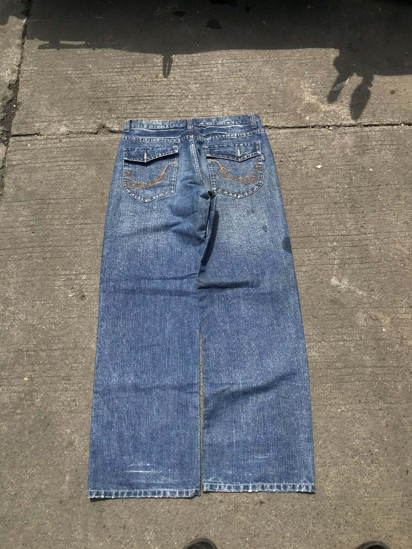 American texas (Category: Jeans) located in Manila. Submitted by thriftnicarl.3 (Listing ID 1467325738, Image 1). Description: waist - 34 length - 43.3 thigh - 13 leg opening - 10.3 price - 299 Free via jnt.