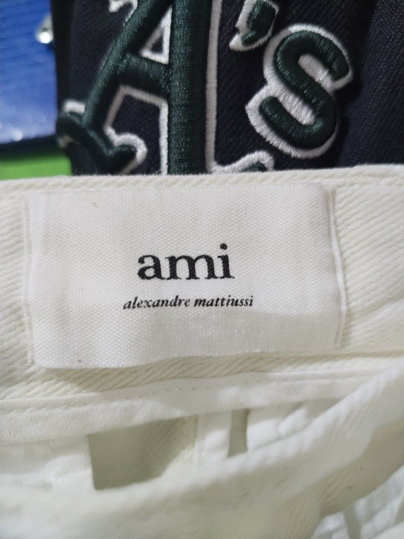 Ami carrot trouser (Category: Luxury Apparel) located in Manila. Submitted by micx_0809 (Listing ID 1467335734, Image 3). Description: Ami carrot trouser pants size Xmall on tah dimention - W28-29 x L34 colorate - 9.9/10 excellent Condition 1099 + SF only..