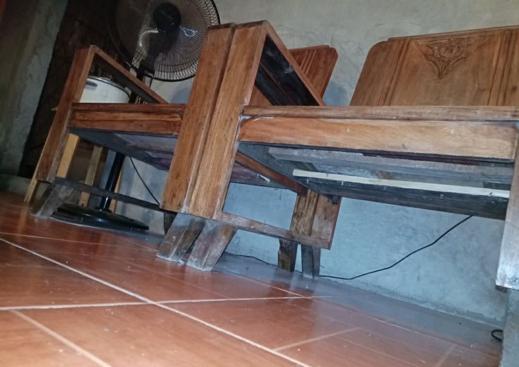 Antique Narra Set (Category: Chairs) located in San Jose del Monte. Submitted by kukay08 (Listing ID 1467184869, Image 2). Description: Selling our Antique Narra Sala set 3 seater & 2pcs 1 seater RUSH SELLING FOR P8,500 Last price P8,000 ‼️‼️ Medyo need patibayan ung pwetan,pero basic na basic lang Sign of usage lang. Location : Tungko, Sjdm Bulacan.