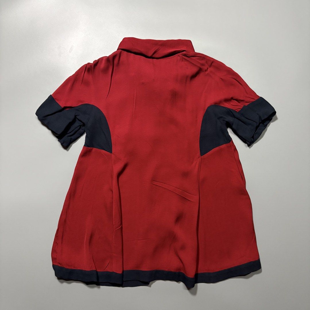 Archive Antonio Marras 2000s Tie Neck Top (Category: Dresses) located in Tayabas. Submitted by tayabaskartell (Listing ID 1467245413, Image 2). Description: Antonio Marras 2000s Draped. Cape Blouse Made in Italy convertible scarf cape blouse by Antonio Marras in pure viscose and wool. Antonio Marras 2000s Draped Cape Blouse Originating from the 2000s, this complex garment by Italian designer Antonio Marras showcases his signature approach to deco