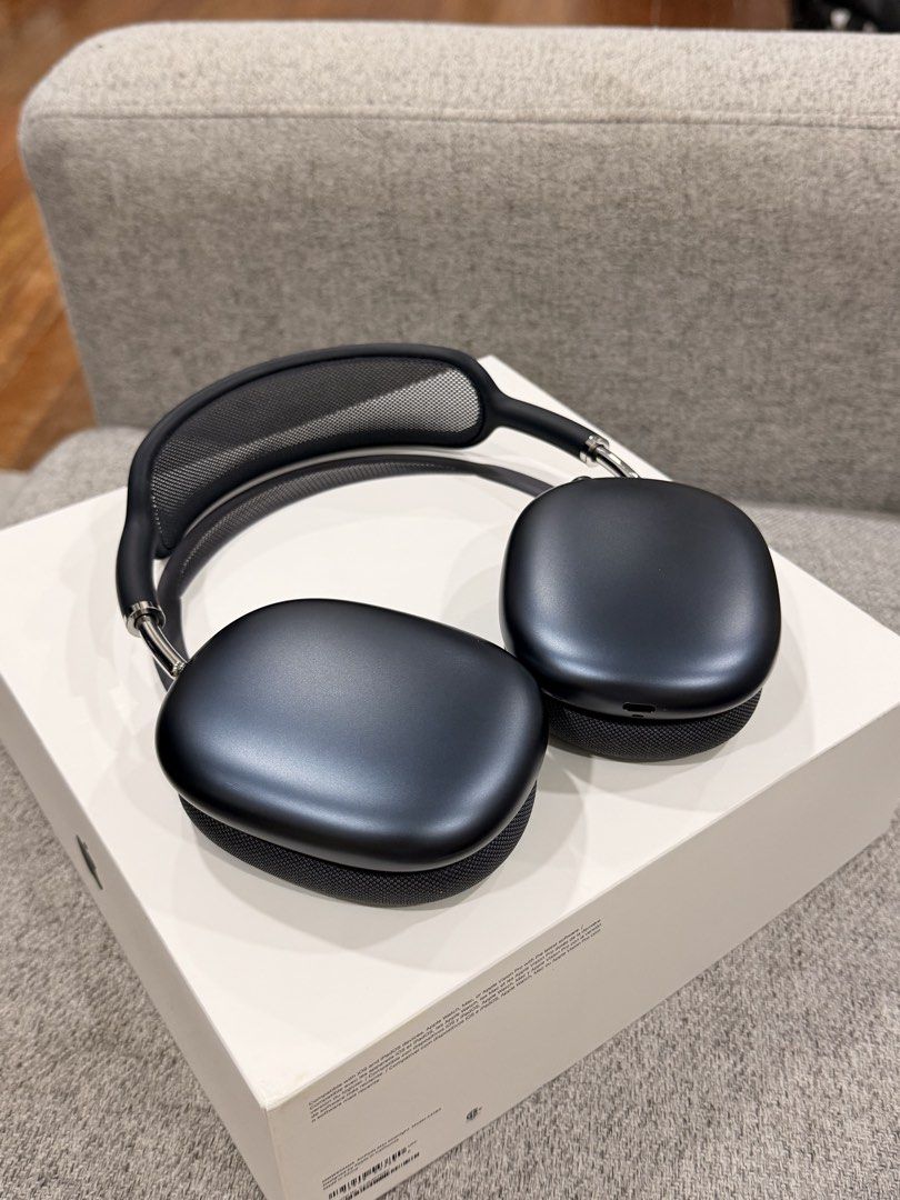 Apple AirPods Max 2 Midnight USB-C (Category: Headphones & Headsets) located in Muntinlupa City. Submitted by sjitems (Listing ID 1467312895, Image 3). Description: For Sale: Airpods Max 2 Midnight Barely Used Inclusions: Original box and Smart case included Location: Alabang.