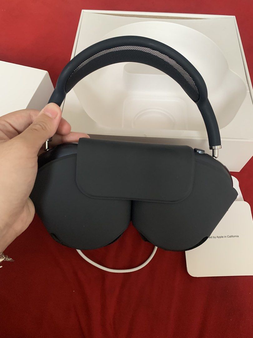 Apple AirPods Max with Smart Case (Category: Headphones & Headsets) located in Manila. Submitted by kaylafavell_ (Listing ID 1467246695, Image 2). Description: Selling my Personal AirPods Max- USB-C AirPods Max (USB-C)- Midnight Bought last May 26,2025 at Power Mac Not used in Very Good Condition (still very clean, no scratches and dents) comes with Box and original Smart Case with original charger selling for 20k only (negotiable) *can give disc