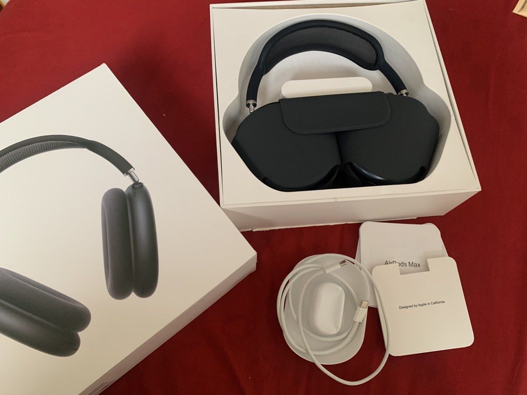 Apple AirPods Max with Smart Case (Category: Headphones & Headsets) located in Manila. Submitted by kaylafavell_ (Listing ID 1467246695, Image 1). Description: Selling my Personal AirPods Max- USB-C AirPods Max (USB-C)- Midnight Bought last May 26,2025 at Power Mac Not used in Very Good Condition (still very clean, no scratches and dents) comes with Box and original Smart Case with original charger selling for 20k only (negotiable) *can give disc