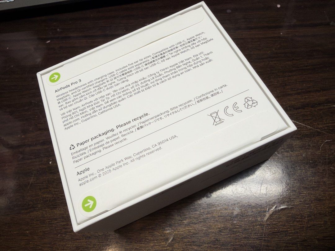 Apple AirPods Pro 3 Wireless Earphones （分類：耳機）位於 Hong Kong。 由 silentshark_d5f3b8 提交（商品編號 1467300238，圖片 2）。簡介： Apple AirPods Pro 3 wireless headphones, white charging case included. Brand new box with pull tabs. Paper packaging design. Five ear tip sizes inside. Wireless charging case compatible with USB-C, Apple Watch, MagSafe, and Qi chargers. Factory sealed packaging, never opened.。