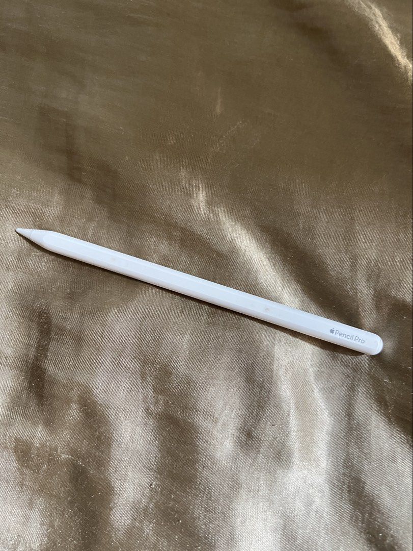 Apple pen 🖊️ (Category: Other Accessories) located in Manila. Submitted by _ririamari (Listing ID 1467189023, Image 1). Description: .