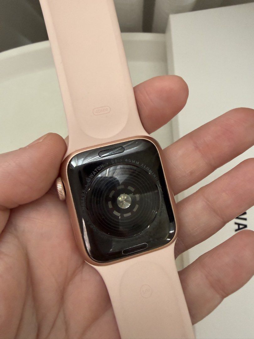 Apple Watch SE 1st Gen (Category: Wearables & Smart Watches) located in Pasig City. Submitted by bunnyandme (Listing ID 1467226711, Image 2). Description: FOR SALE – Apple Watch SE 40mm • Gold Aluminum Case • Pink Sand Sport Band (S/M) • ₱6,000only! • Great condition / ready to use Includes: Charging Cable, Original Box 💗 Quick sale! PM if interested. Serious buyers only..