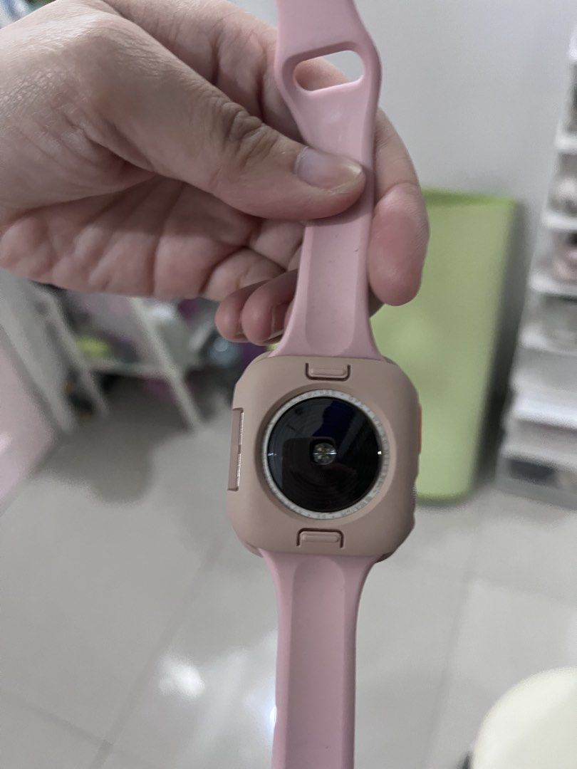 Apple Watch SE Gen 2 (Category: Wearables & Smart Watches) located in Manila. Submitted by coleencastro74 (Listing ID 1467221026, Image 3). Description: FOR SALE APPLE WATCH SE GEN 2 RFS Hindi ganong ginagamit. Phone pa din ang ginagamit pag nag ja-jog.