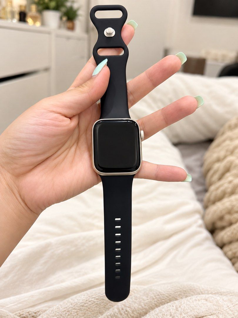 Apple watch series 8 45mm (Category: Women's Watches) located in Subic. Submitted by queenbee1202 (Listing ID 1467262687, Image 1). Description: Iwatch series 8 , i lost the original bracelet hence selling low .