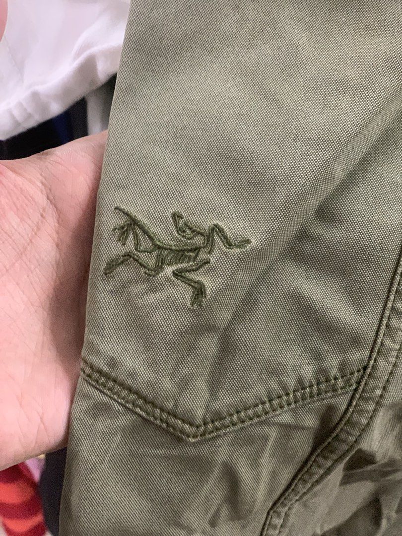 ARC’TERYX CARGO SHORT (VINTAGE) (Category: Shorts) located in Manila. Submitted by scarlett_hope (Listing ID 1467350162, Image 1). Description: Good day! Arcteryx : size 30 Length 23 Leg open 10.8.