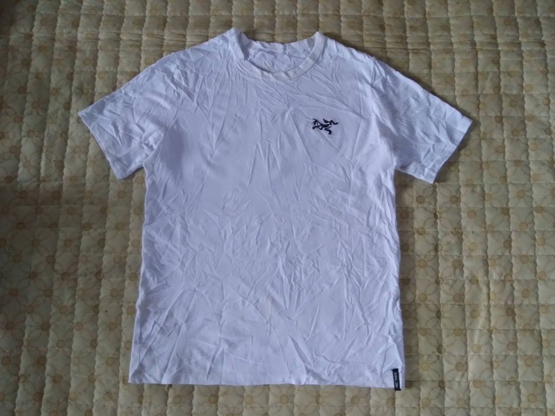 Arc'teryx Cotton T-Shirt White Medium (Category: Tshirts & Polo Shirts ) located in Zamboanga. Submitted by nurbya898048 (Listing ID 1467251191, Image 1). Description: White Arc'teryx Captive Arc'Word t-shirt in men's size large. Made from a blend of 59 percent cotton, 35 percent polyester, and 6 percent elastane. Short sleeves, crew neck, small embroidered bird logo on the chest, small branded tag at the bottom hem. Manufactured in Indonesia. Me