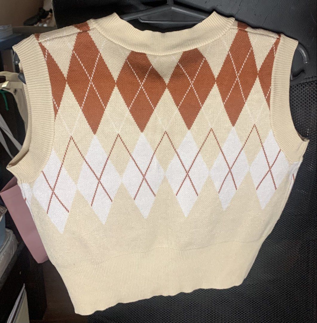 Argyle Knit Sweater Vest Cream Brown (Category: Shirts) located in Santa Rosa. Submitted by annydeclutters (Listing ID 1467221334, Image 2). Description: - Material: Soft and comfortable knit fabric - RFS: Decluttering .