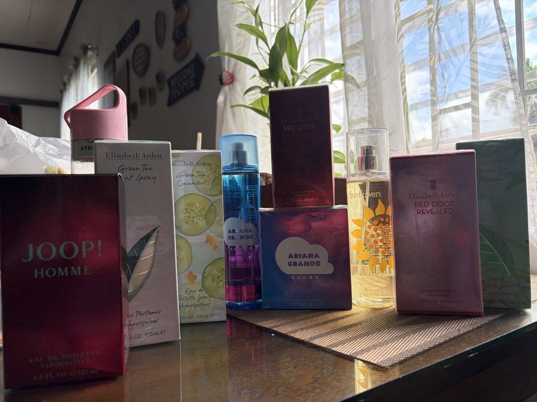 Ariana Grande Cloud Eau de Parfum 30ml (Category: Fragrance & Deodorants) located in Manila. Submitted by rjijgg (Listing ID 1467290394, Image 2). Description: - Brand: Ariana Grande Cloud Eau de Parfum - Size: 30 ml / 1.0 fl oz - Condition: Brand new, 100% authentic, and still sealed in original plastic packaging - Packaging: Holographic purple and blue box featuring the iconic cloud design - Scent Profile: Sweet, dreamy, and long-lasting fragra