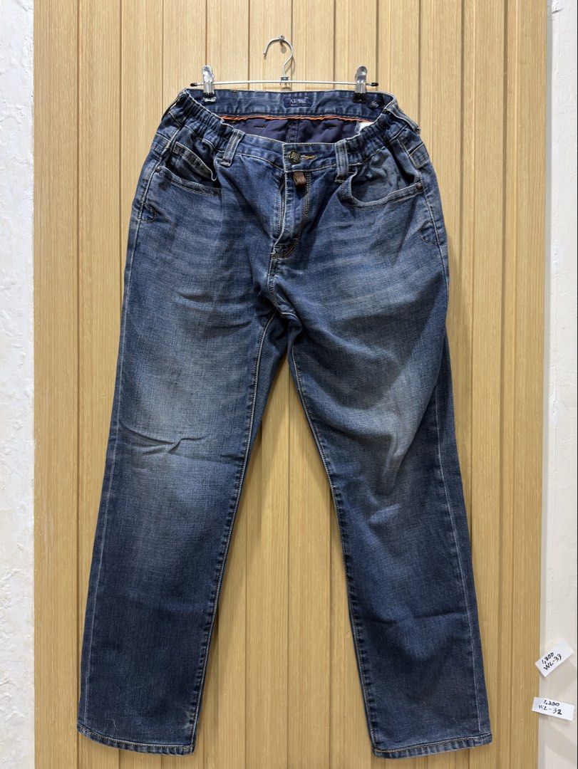 Armani Jeans Denim Jeans Size 32 / 33 (Category: Jeans) located in Bacoor. Submitted by preloved_with_love_ (Listing ID 1467255402, Image 2). Description: - Brand: Armani Jeans - Color/Wash: Dark blue wash - Waist: Elastic waistband for all-day comfort - Closure: Branded button and custom front zipper pull - Pockets: Classic five-pocket setup with stitched back pockets - Details: Genuine leather brand patch at the back waistline - Condition: Grea