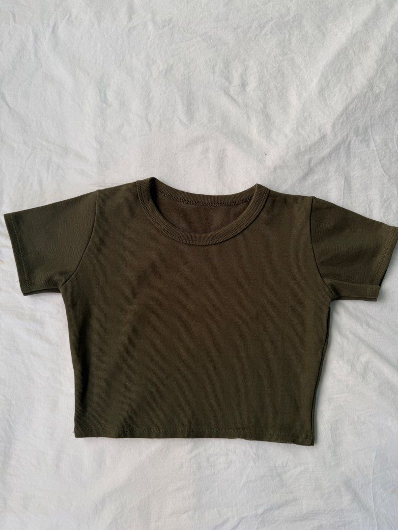 Army green crop top (Category: Others Tops) located in Tarlac. Submitted by el401_ (Listing ID 1467358382, Image 1). Description: Size small.