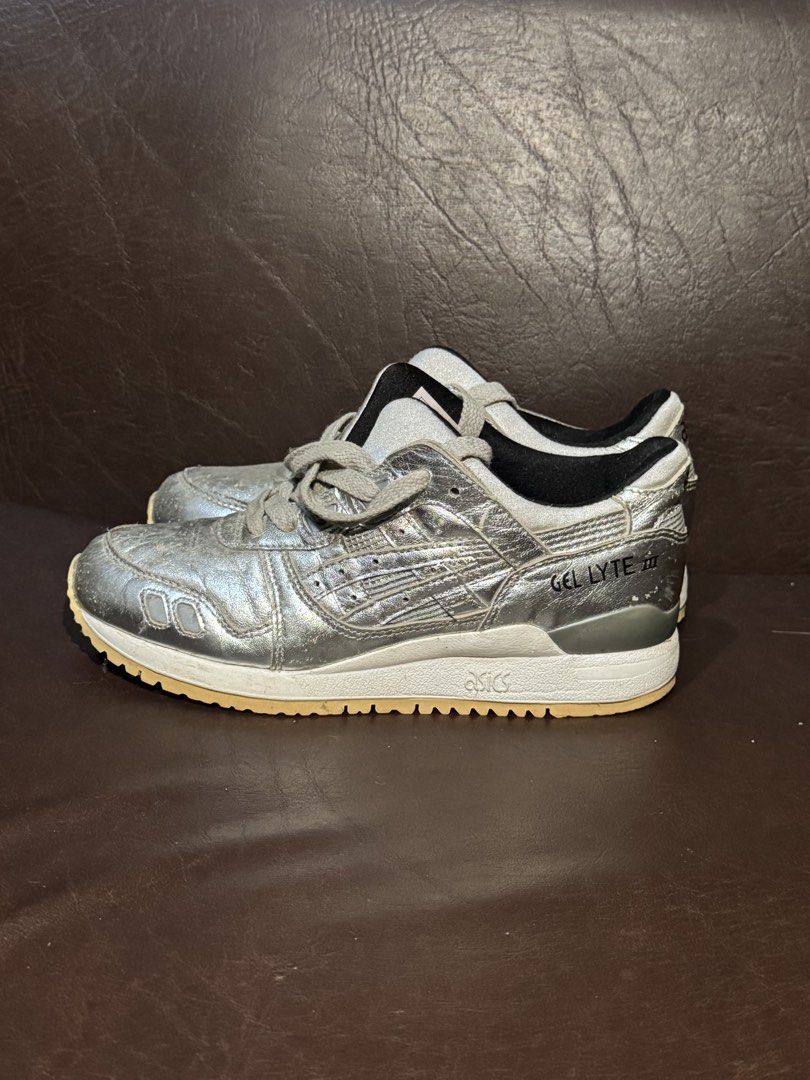 Asics Gel Lyte 3 Silver/Chrome (Category: Sneakers) located in San Jose. Submitted by lalisamanofoot50726 (Listing ID 1467306727, Image 2). Description: BER MONTHS SALE Steal price all items‼️ Authentic Pre-love can fit to US 5 helping tags nike, adidas, puma converse, new balance.