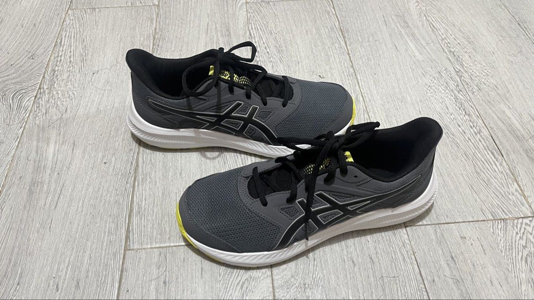 ASICS Jolt 4 Walking Shoes (Category: Sneakers) located in Rizal. Submitted by ajoaq26 (Listing ID 1464146796, Image 3). Description: - Asics Jolt 4 (Gray) - Breathable mesh upper - Ideal for walking and everyday wear - Provides comfort and support (used only once - due to wrong size) EUR 40 US 7 UK 6 CM 25.25.