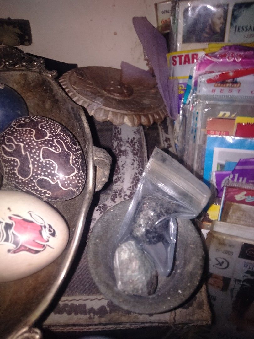 Assirted colectibkes per pc (Category: Everything Else Others) located in Paranaque City. Submitted by dimaguilaa24827 (Listing ID 1467341102, Image 3). Description: omni int sold per pc.