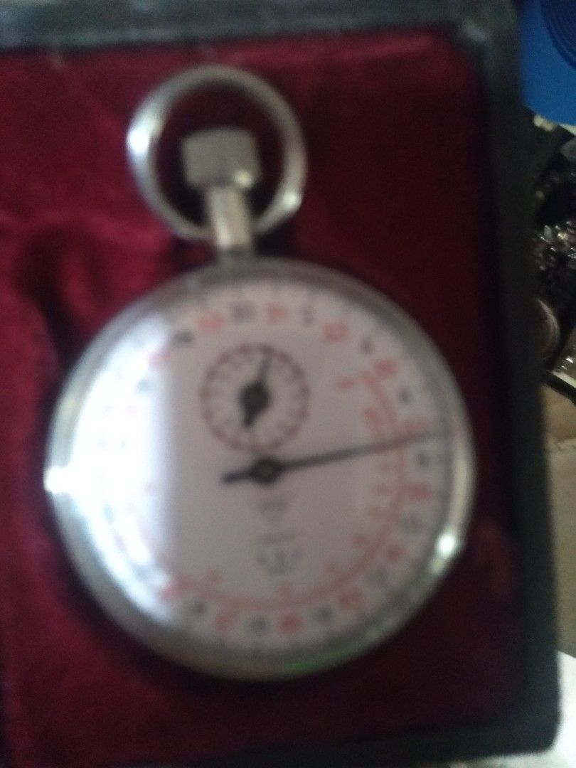 Assorted Vintage sold perbpc Shanghai Diamond Mechanical Stopwatch (Category: Men's Watches) located in Paranaque City. Submitted by dimaguilaa24827 (Listing ID 1467341094, Image 2). Description: - Vintage mechanical stopwatch made by the renowned Shanghai Diamond watch factory - Stylish silver-tone metal case with a classic white dial and striking red markings - Dual dial layout featuring a main seconds hand and a smaller minute subdial - Tradit
