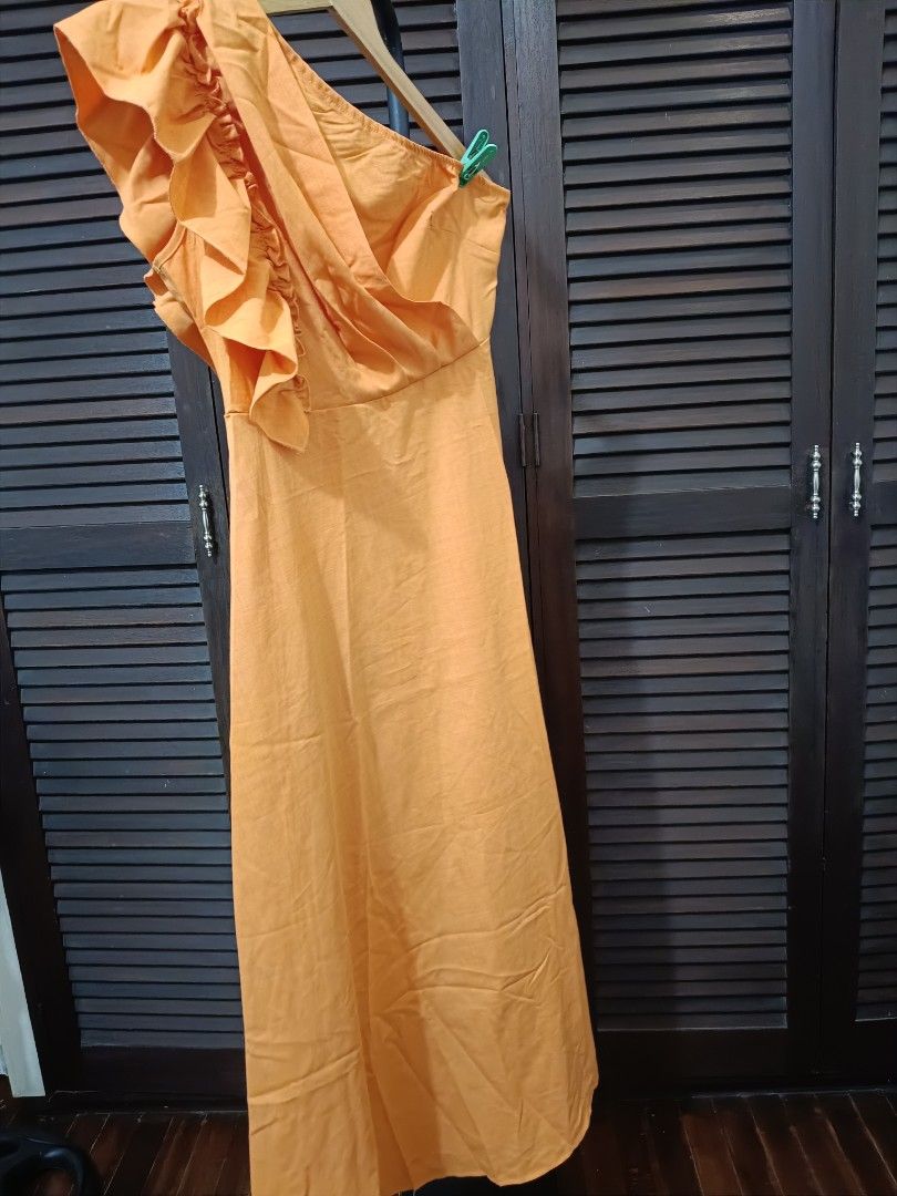 Assymetrical Long Dress Linen (Category: Dresses) located in Manila. Submitted by byjrb (Listing ID 1467191089, Image 3). Description: 🛍️ Brand-new items from SHEIN, Emery Rose, Zaful & more! Size : Medium to Semi Large super ganda ng pagkalinen nito. sarap sa katawan. 📦 Shipping: LBC / J&T / Lalamove 💸 MOP: GCash / BPI only DM for inquiries! 💌.