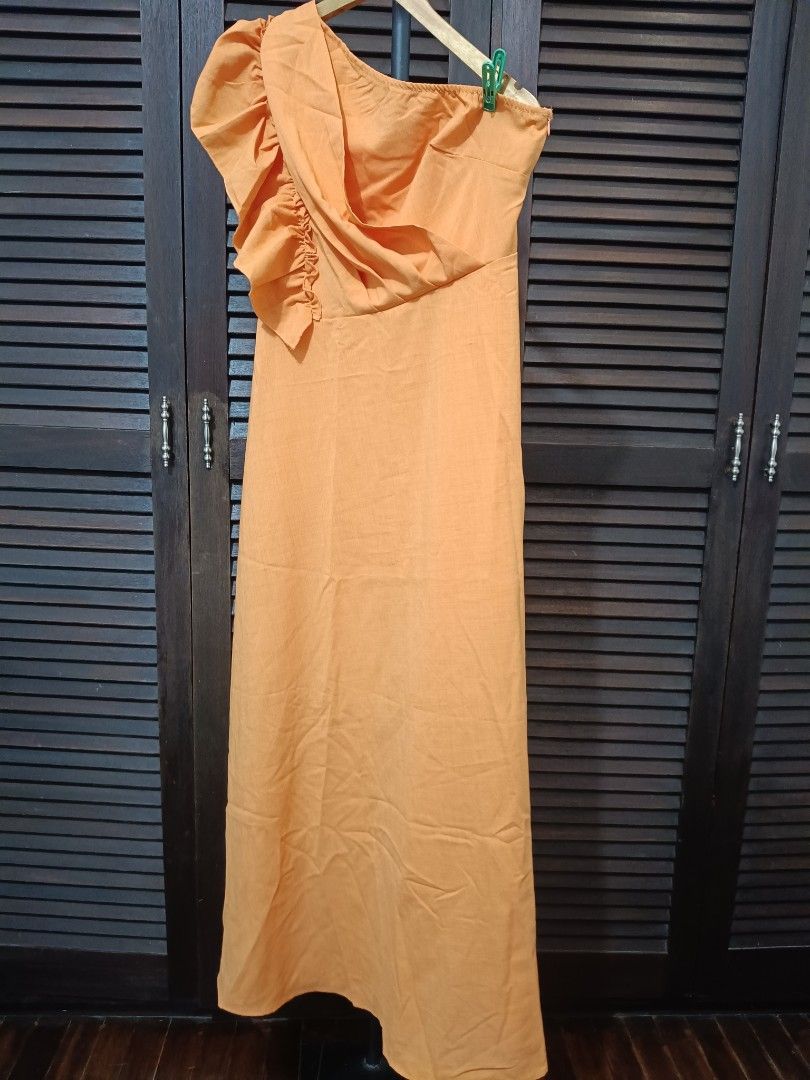 Assymetrical Long Dress Linen (Category: Dresses) located in Manila. Submitted by byjrb (Listing ID 1467191089, Image 1). Description: 🛍️ Brand-new items from SHEIN, Emery Rose, Zaful & more! Size : Medium to Semi Large super ganda ng pagkalinen nito. sarap sa katawan. 📦 Shipping: LBC / J&T / Lalamove 💸 MOP: GCash / BPI only DM for inquiries! 💌.