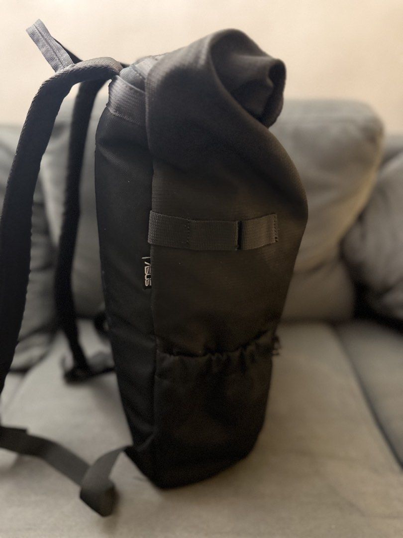 ASUS TUF Gaming Rolltop Backpack (Category: Backpacks) located in Makati City. Submitted by valeriojc_ (Listing ID 1467317808, Image 1). Description: - Authentic ASUS TUF Gaming rolltop backpack in sleek black - Durable and water-resistant fabric material for all-weather use - Padded shoulder straps and back panel for maximum comfort during long commutes or gaming sessions - Secure adjustable strap closure with front buckle - Convenient front zip